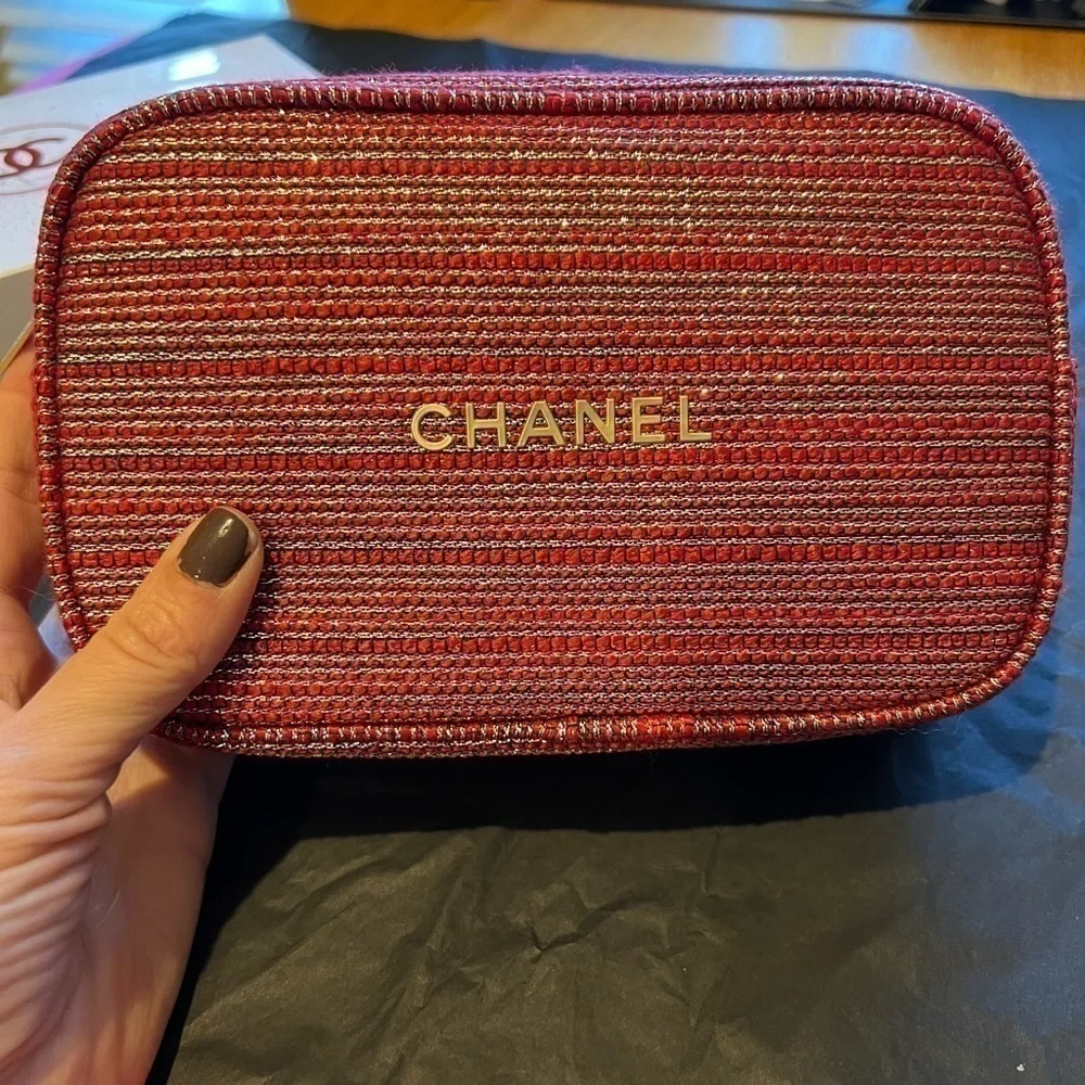 CHANEL NWT 2022 Holiday gift makeup case & box